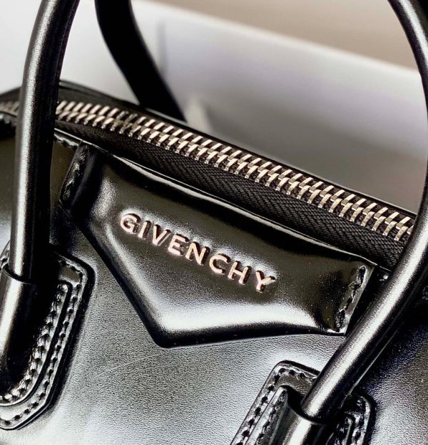 Envy Hold - Givenchy Bags - 070 Fashion