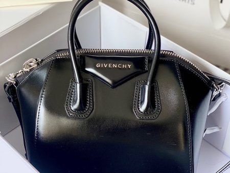 Envy Hold - Givenchy Bags - 070 Fashion